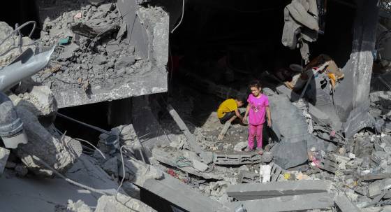 Palestinian children play in rubble in Gaza (Image: ABACA/Khames Alrefi)